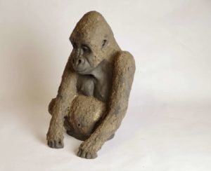 Tierkeramik, Gorilla Skulptur