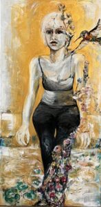 Sitzende Frau, helles Haar, gelber Hintergrund rechts ein Eisvogel Beine im Wasser, Rosen aus dem Wasser bis zur Schulter